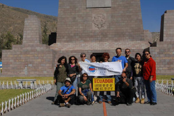 Türk Coğrafya Kurumu Ekvator Çizgisinde.Mitad del Mundo - Quito - Ekvator