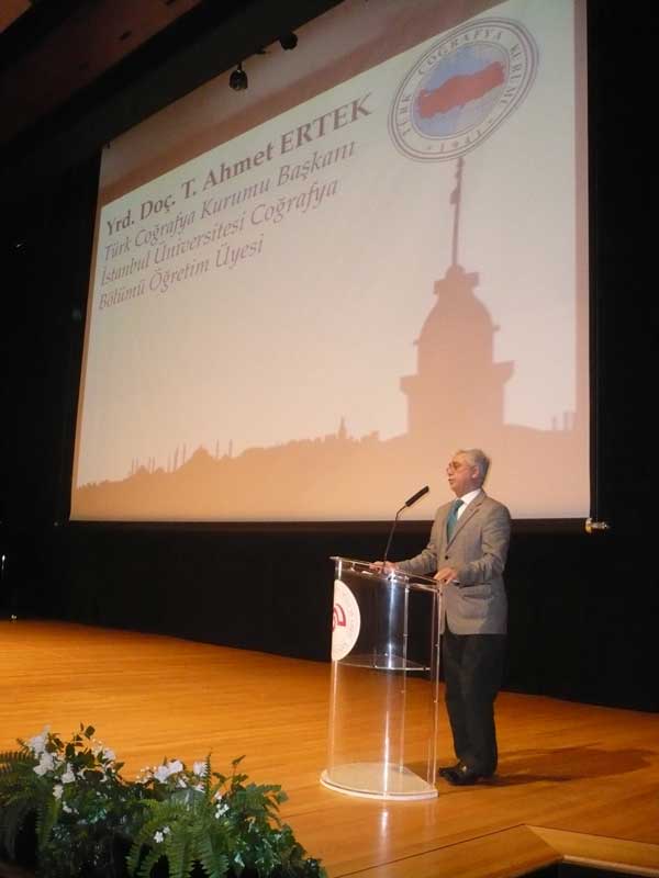 TCK Başkanı Ahmet Ertek, Coğrafya Çalıştayı açılış konuşmasını yaparken.
